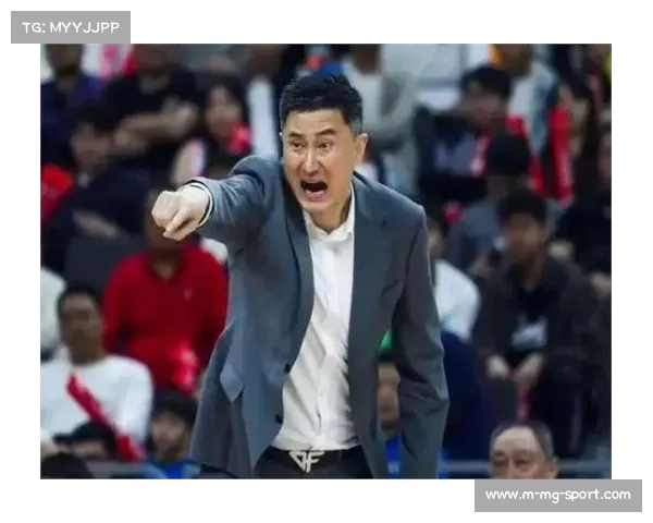 杜锋邀请姚明站中间体现两人友谊与篮球情怀的深厚联系 杜锋邀请姚明站中间体现两人友谊与篮球情怀的深厚联系